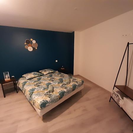 Le Travers Apartment Joigny Exterior foto
