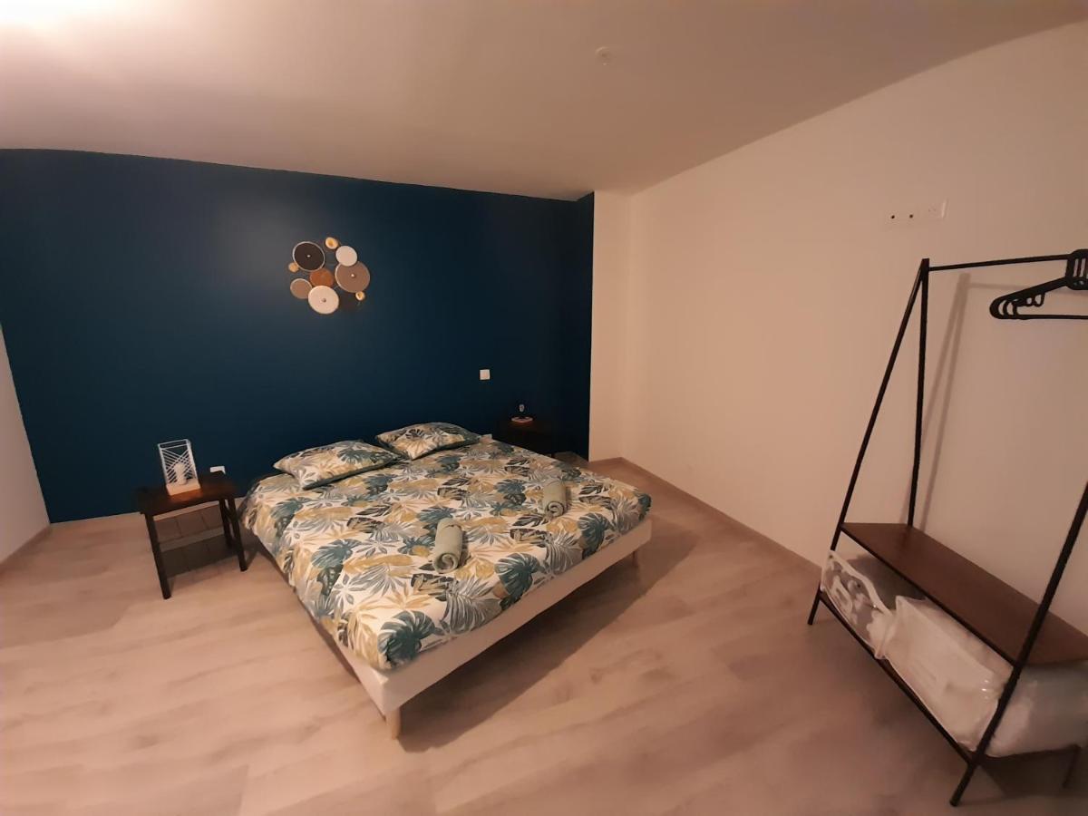 Le Travers Apartment Joigny Exterior foto